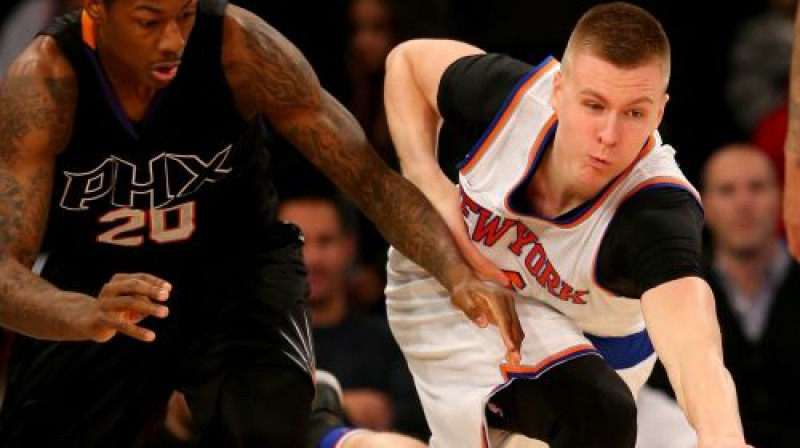 Kristaps Porziņģis cīņā par bumbu
Foto: AFP/Scanpix