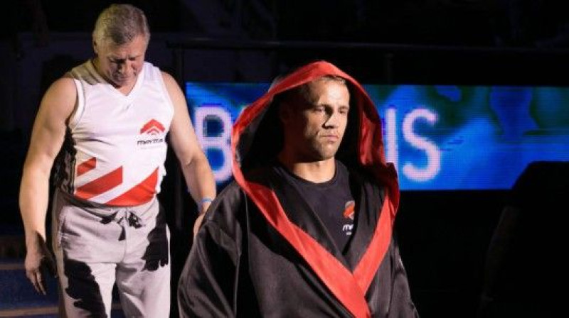 Vasīlijs Čerņigovs un Mairis Briedis
Foto: Akhmat Fight Show Facebook