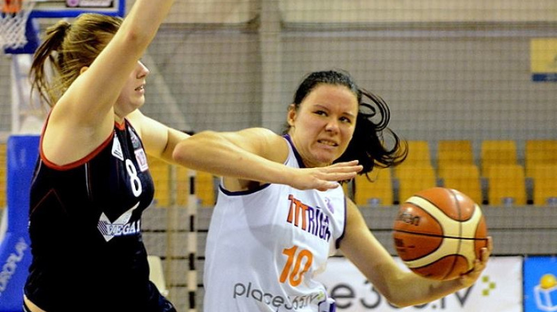 Kate Aizsila cīņā ar Sabīni Lipi
Foto: Romualds Vambuts