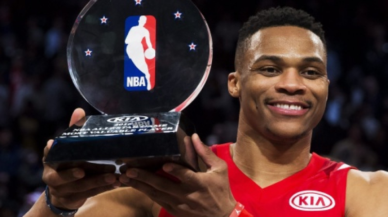 Rasels Vestbruks ar MVP balvu
Foto: AP/Scanpix