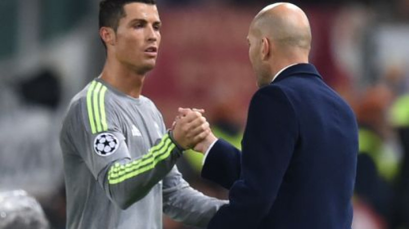Krištianu Ronaldu un Zinedins Zidāns
Foto: AFP/Scanpix