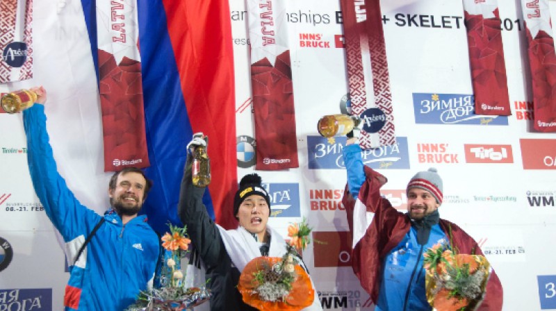 2016. gada PČ medaļnieki - Aleksandrs Tretjakovs (sudrabs), Sunbins Juns (sudrabs), Martins Dukurs (zelts)
Foto: AFP / Scanpix