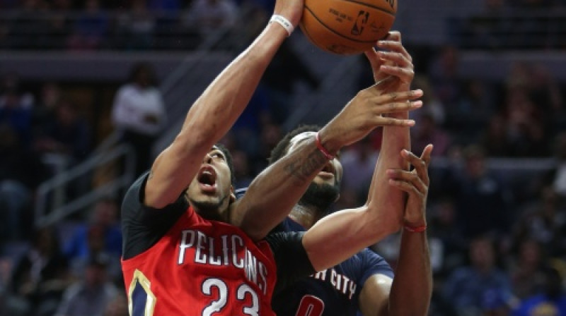 Entonijs Deiviss cīņā par bumbu
Foto: SIPA/Scanpix