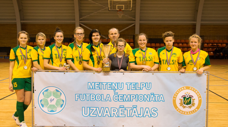 Talsu NSS komana pēc uzvaras Latvijas meiteņu telpu futbola čempionātā