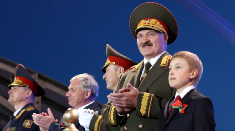 Aleksandrs Lukašenko un Nikolajs Lukašenko
Foto: ITAR-TASS / Scanpix