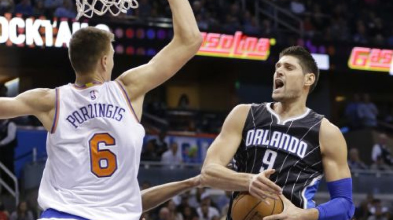 Kristaps Porziņģis pret Nikolu Vučeviču
Foto: AP/Scanpix