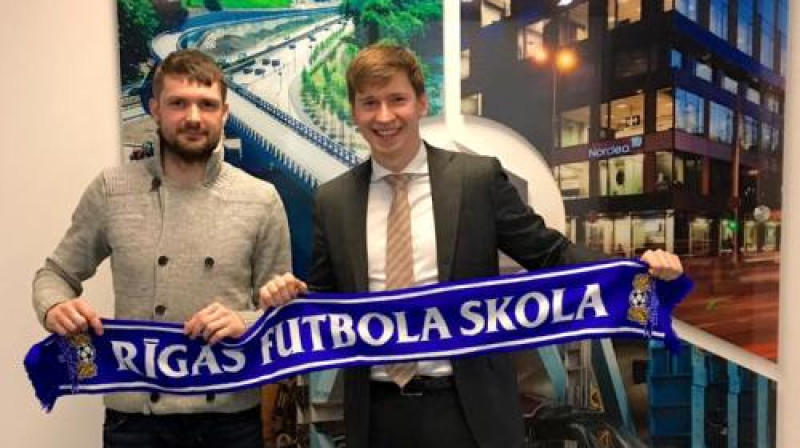 RFS ģenerāldirektors Maksims Krivuņecs (pa labi) pēc līguma parakstīšanas ar Germanu Māliņu
Foto: RFS