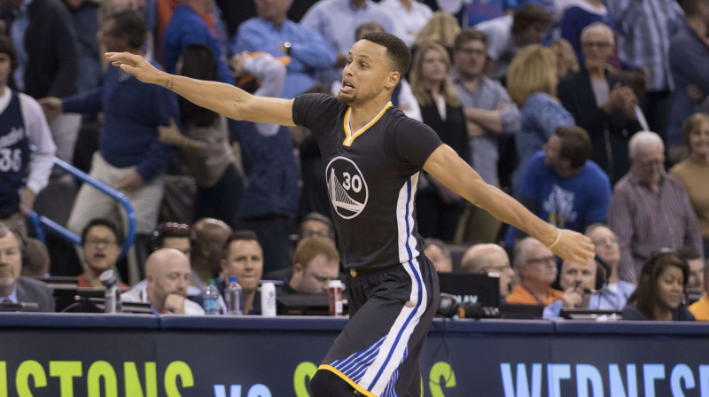 Sefens Karijs pēc uzvaras groza 
Foto: AFP / Scanpix