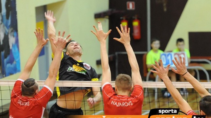 Uzbrukumā Ansis Medenis
Foto: J.Slišāns