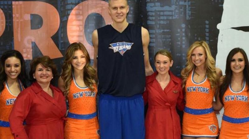 Kristaps Porziņģis un daiļā dzimuma pārstāves
Foto: delta.com