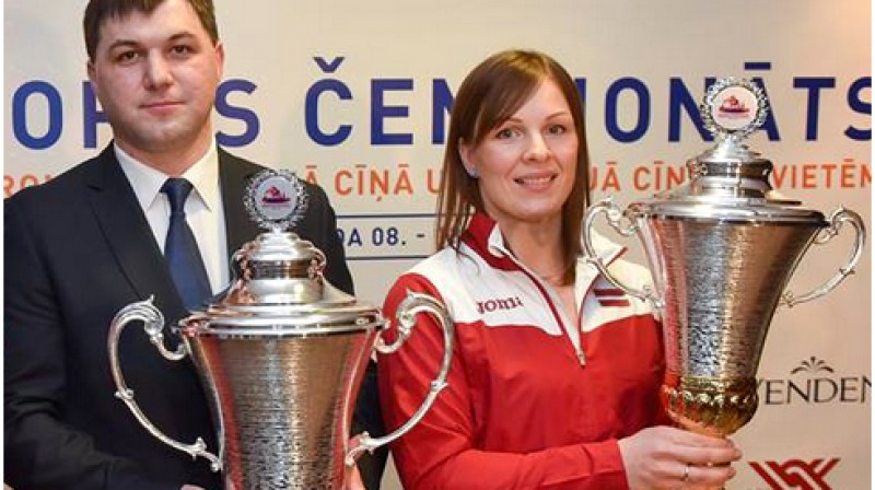Latvijas cīņas vadītājs un Laura Skujiņa
Foto: Ilmārs Znotiņš, Latvijas Cīņas federācija