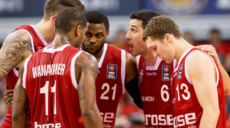 Jānis Strēlnieks un Bambergas "Brose Baskets" lūkos uzvarēt "Žalgiris" komandu arī Kauņā. 
Foto: brosebaskets.de