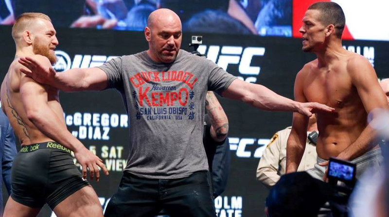 Konors Makgregors (no kreisās), UFC prezidents Dana Vaits un Neits Diazs svēršanās procedūras laikā
Foto: mmafighting.com