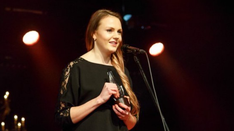 Ulla Zirne saņem balvu 
Foto: A.Oņegins, sigulda.lv