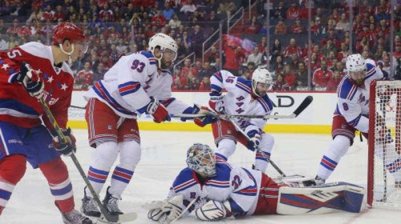 Ņujorkas vārtsargs Anti Rānta cīņā pret "Capitals"
Foto: AFP/Scanpix