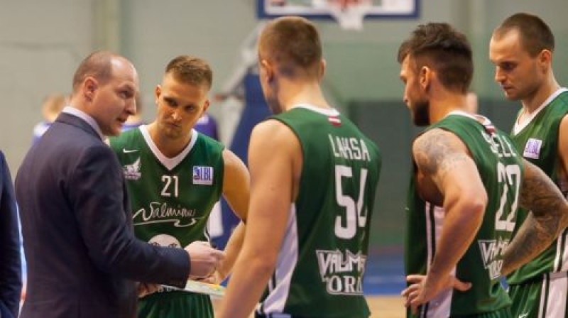 Roberts Štelmahers un "Valmieras" spēlētāji
Foto: BK Valmiera
