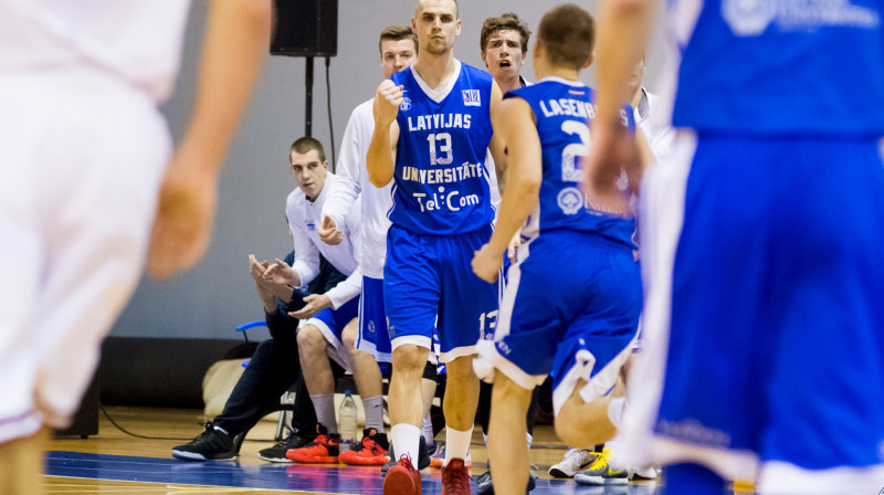Renārs Magone ar komandas biedriem.
Foto: Māris Greidāns, bk.lu.lv