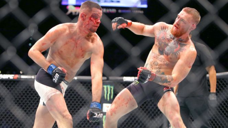 Neits Diazs (no kreisās) cīņā ar Konoru Makgregoru
Foto: foxsports.com
