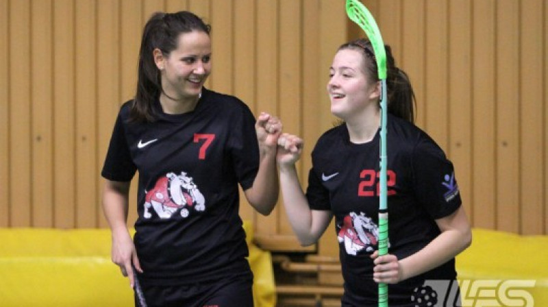 Inga Ametere (#22) un Līga Vancāne (#7)
Foto: floorball.lv