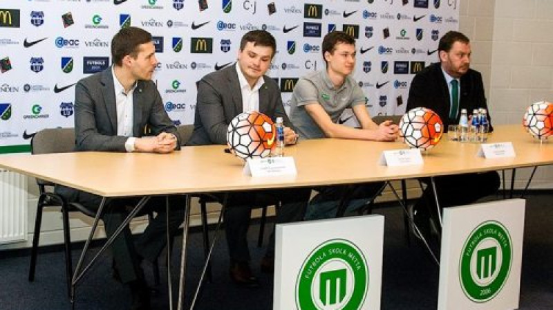 No kreisās - Ģirts Mihelsons, Andris Riherts, Eduards Emsis un Aleksandrs Ļotovs
Foto: FS METTA