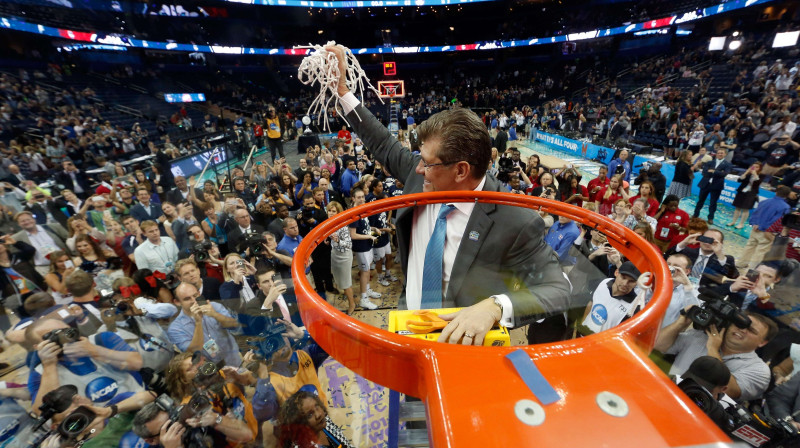 Džīno Oriemma, tāpat kā Džons Vūdens, ir desmitkārtējs NCAA pirmās divīzijas čempions basketbolā
Foto: AFP/Scanpix