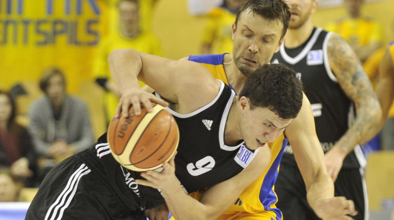 Pako Kruss un Kristaps Janičenoks 
Foto: Romāns Kokšarovs, Sporta Avīze, f64