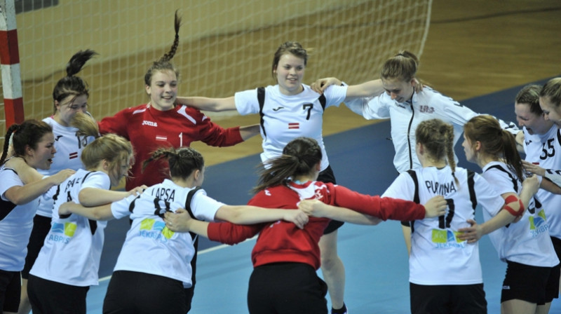 Latvijas handbolistes pēc uzvaras bronzas spēlē
Foto: IHF/EHF Challenge Trophy