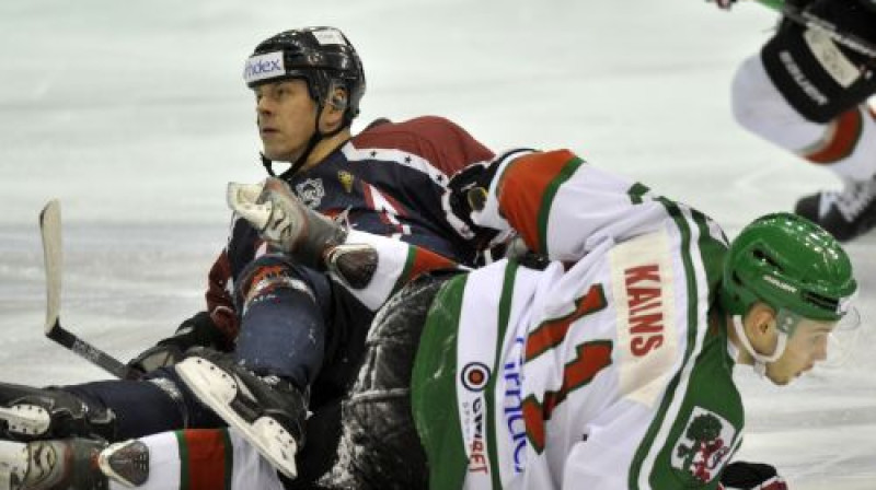 Jānis Lukaševskis pret Egīlu Kalnu
Foto: Romāns Kokšarovs, Sporta Avīze, f64