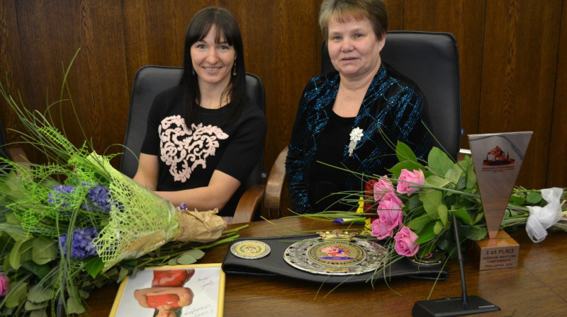 Anastasija Grigorjeva un trenere Ļubova Kopilova
Foto: Nauris Mackevičs