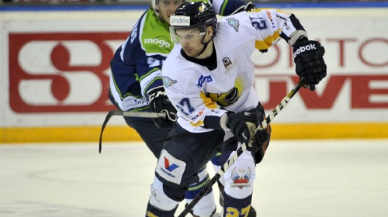 Miks Lipsbergs dzenas pakaļ Mārcim Zembergam
Foto: Romāns Kokšarovs/f64