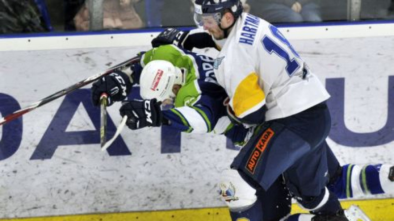 "Hat-trick" autors Toms Hartmanis spēlē pret "Mogo"
Foto: Romāns Kokšarovs/F64