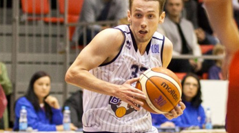 Kristaps Pļavnieks pēdējās četrās minūtēs guva desmit punktus.
Foto: bkjelgava.lv