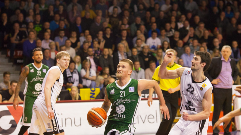 Aigars Šķēle uzšķērž "TU/Rock" aizsardzību 
Foto: bkvalmiera.lv