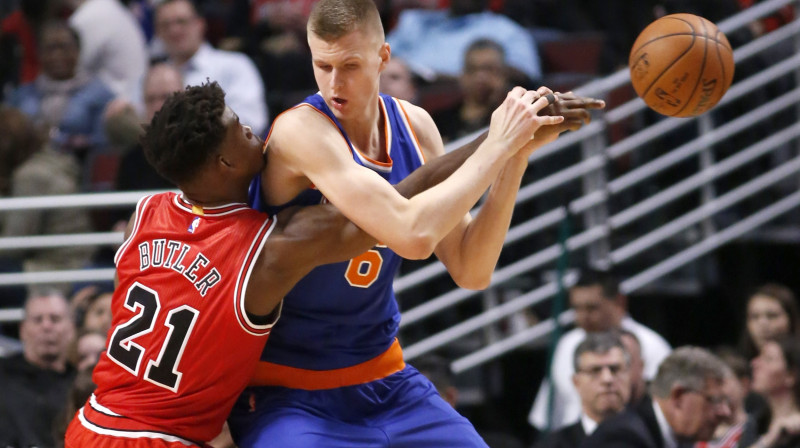 Džimijs Batlers un Kristaps Porziņģis 
Foto: AP/Scanpix