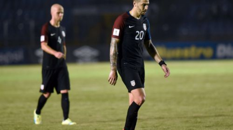 Amerikāņi laukumu pameta nokārtām galvām
Foto: AFP/Scanpix