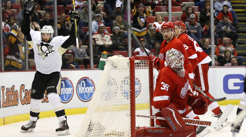 Niks Bonino (pa kreisi aiz vārtiem) pēc vārtu guvuma Detroitā
Foto: AP/Scanpix