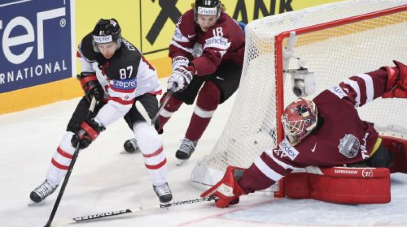 Sidnijs Krosbijs, Rodrigo Ābols un Ervīns Muštukovs
Foto: AFP/Scanpix