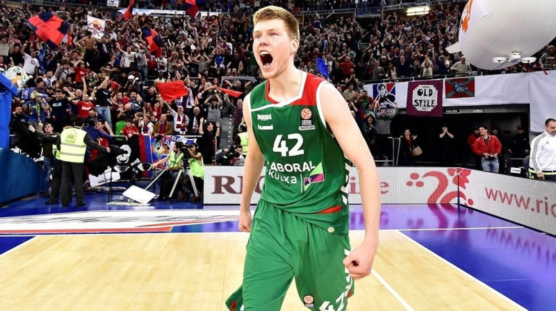 Dāvis Bertāns līksmo par uzvaru
Foto: euroleague.net