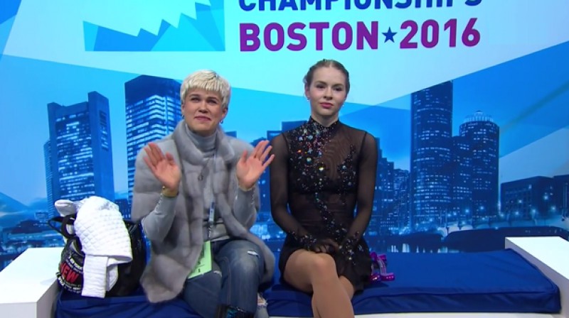 Trenere Jekaterina Platonova un Angelina Kučvaļska 
Foto: Arena / ISU