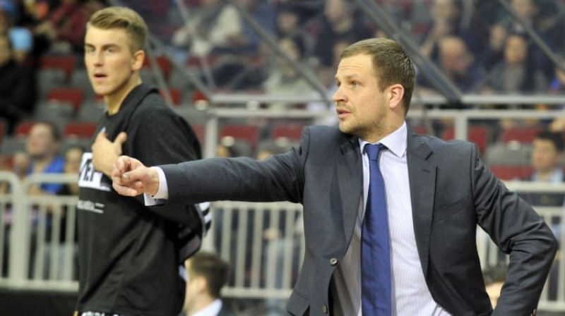 Mārtiņš Meiers un treneris Jānis Gailītis
Foto: Romāns Kokšarovs/F64