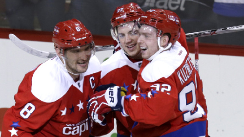 Aleksandrs Ovečkins un Jevgeņijs Kuzņecovs 
Foto: AP / Scanpix