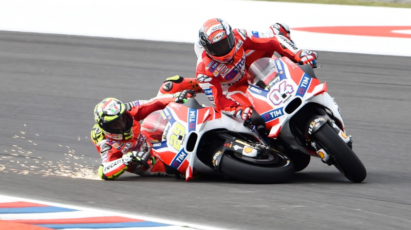 Janones un Doviciozo sadursme Argentīnā
Foto: crash.net