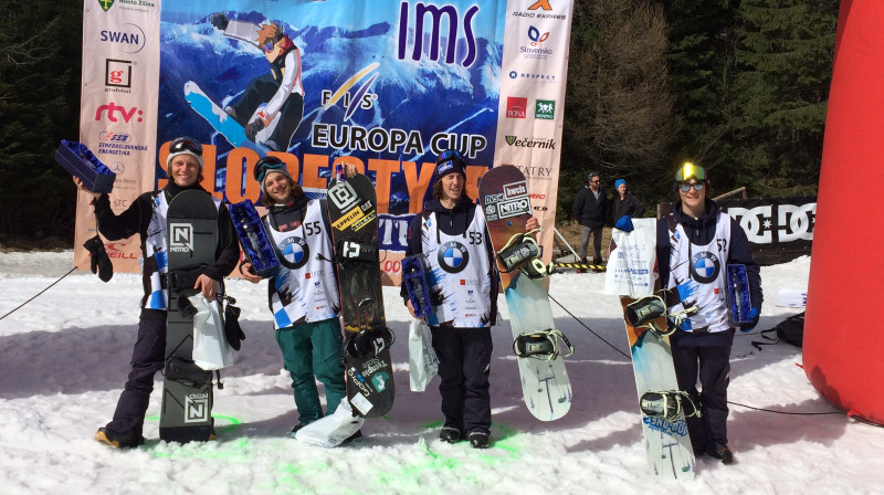 T.Petruševics (pirmais no kreisās) apbalvošanā otrajā sacensību dienā. Foto no personīgā arhīva.