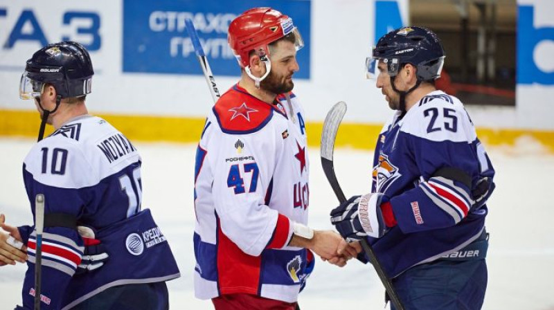 Sergejs Mozjakins, Aleksandrs Radulovs un Daniss Zaripovs
Foto: Metallurg.ru