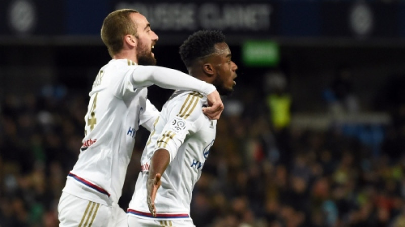 Abu vārtu autors Maksvels Kornē (no labās)
Foto: AFP/Scanpix