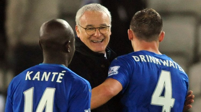 Klaudio Ranjeri ar spēlētājiem, kas sacēla vēl nenorimušu vētru Premjerlīgā
Foto: AP/Scanpix