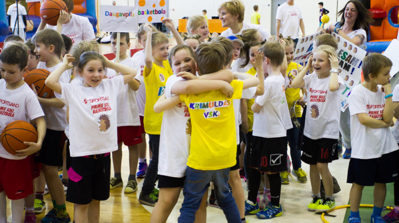 Krimuldas "Ezīši" priecājas: izcīnīta iespēja 20.aprīlī piedalīties konkursa "Sportland" pirme soļi basktbolā finālsacensībās!
Foto: Uldis Siliņš