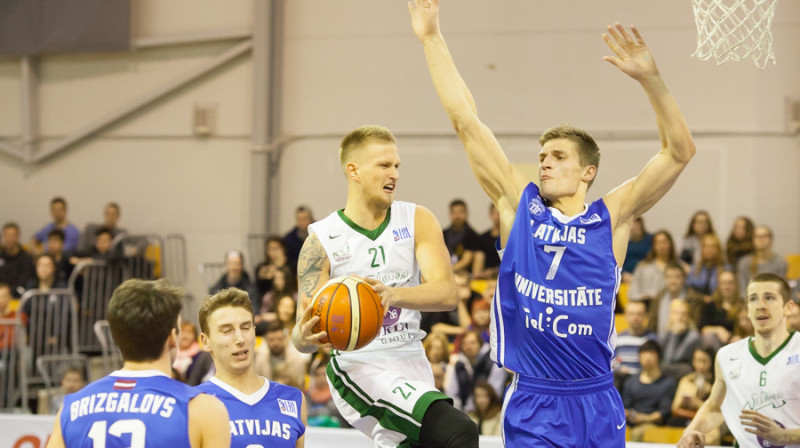 Aigars Šķēle un Jānis Engers 
Foto: bkvalmiera.lv