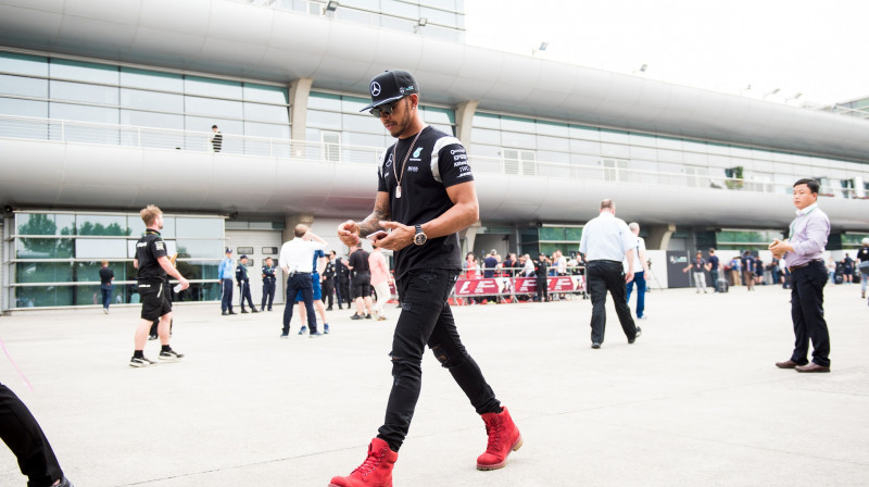 Hamiltons pēc ierašanās Ķīnā
Foto: AFP/Scanpix