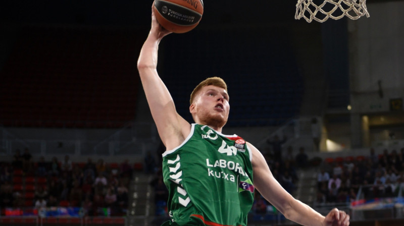 Dāvis Bertāns pirmajā Eirolīgas "play-off" spēlē
Foto: AFP/Scanpix